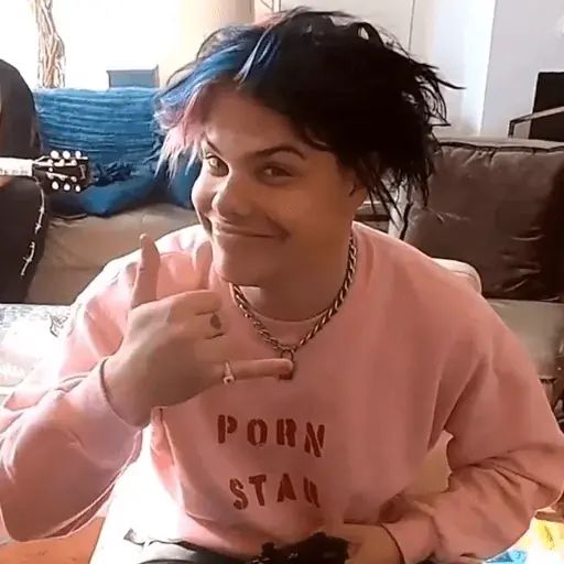 Sticker «YUNGBLUD-4»